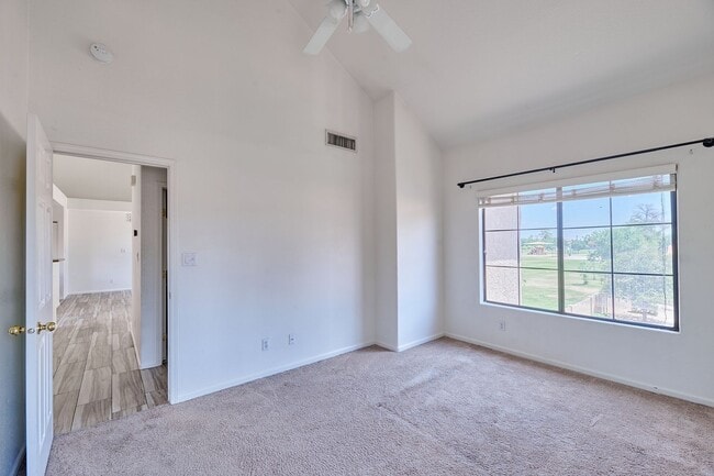 Building Photo - 2 Bed / 2 Bath Condo with Garage in Centra...