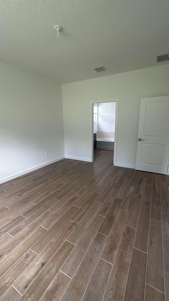 Building Photo - 8780 SW Kanner Hwy