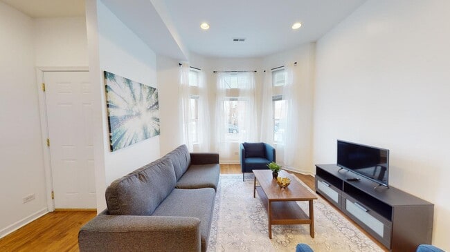 Building Photo - 1945 W Cermak Rd