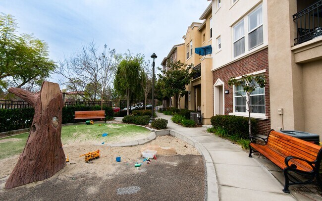 Building Photo - Condo in San Elijo!