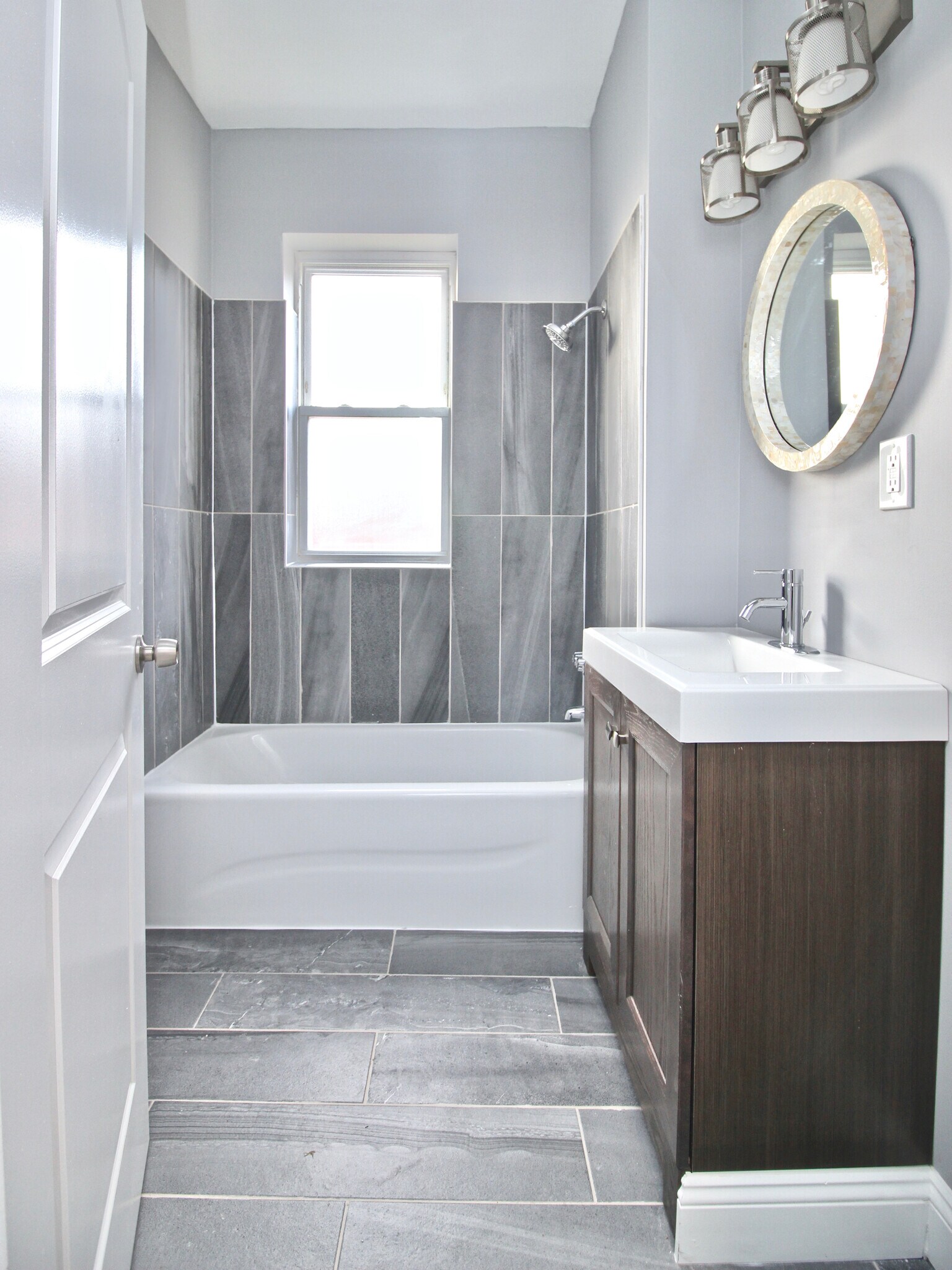 Building Photo - 3526 Vista Ave