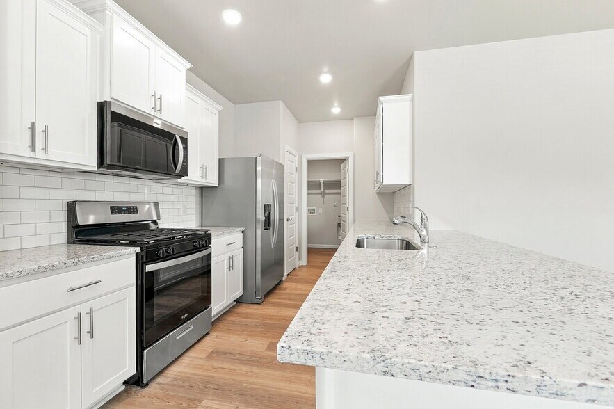 Building Photo - 12700 Carrara Ln