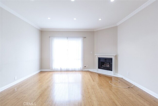 Building Photo - 14631 Dickens St