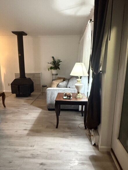 Building Photo - 1049 Danby Rd