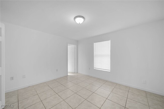 Building Photo - 1214 SE 24th Ave