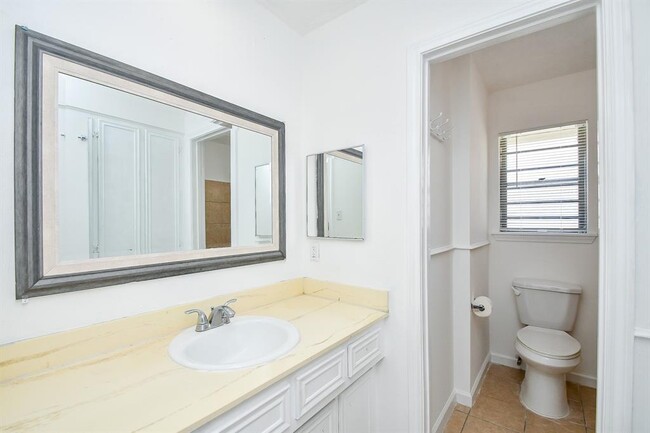 Building Photo - 11627 Bandlon Dr