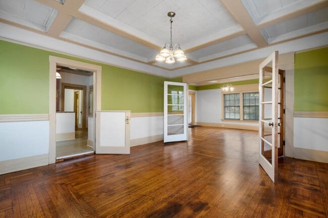 Building Photo - 113 Dell St