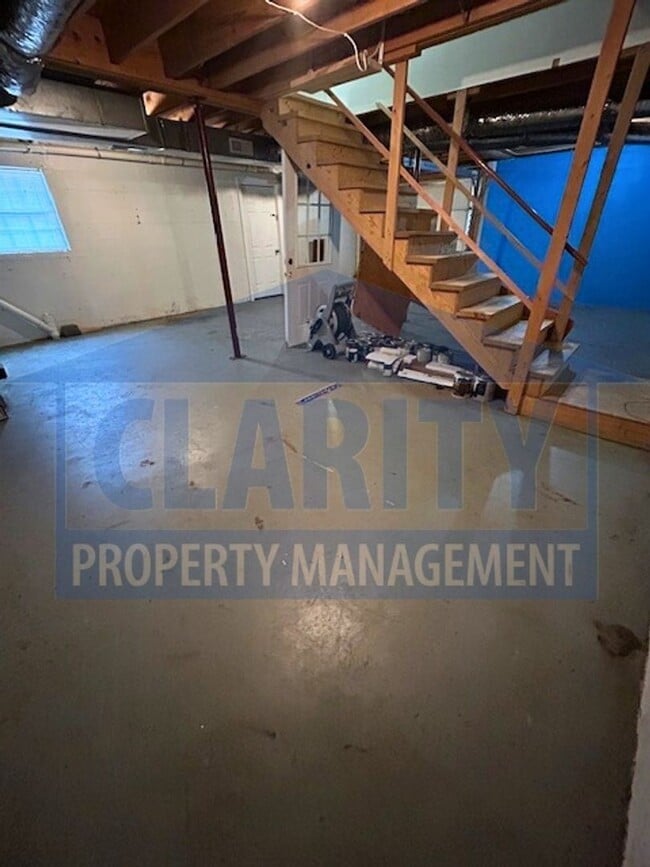 Building Photo - Three bedroom with attached garage!