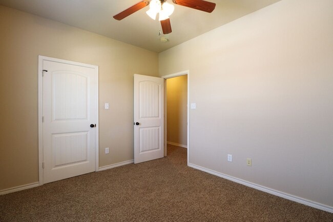 Building Photo - 3116 Stallion Dr