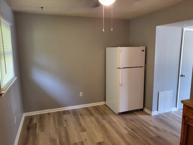 Kitchen cont. - 4905 Stratford Ln