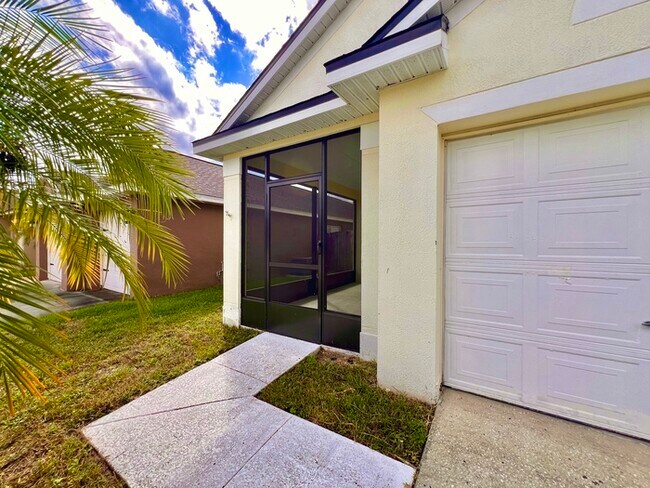 Building Photo - Beautifully Updated 4 bed 2 bath 2 car gar...