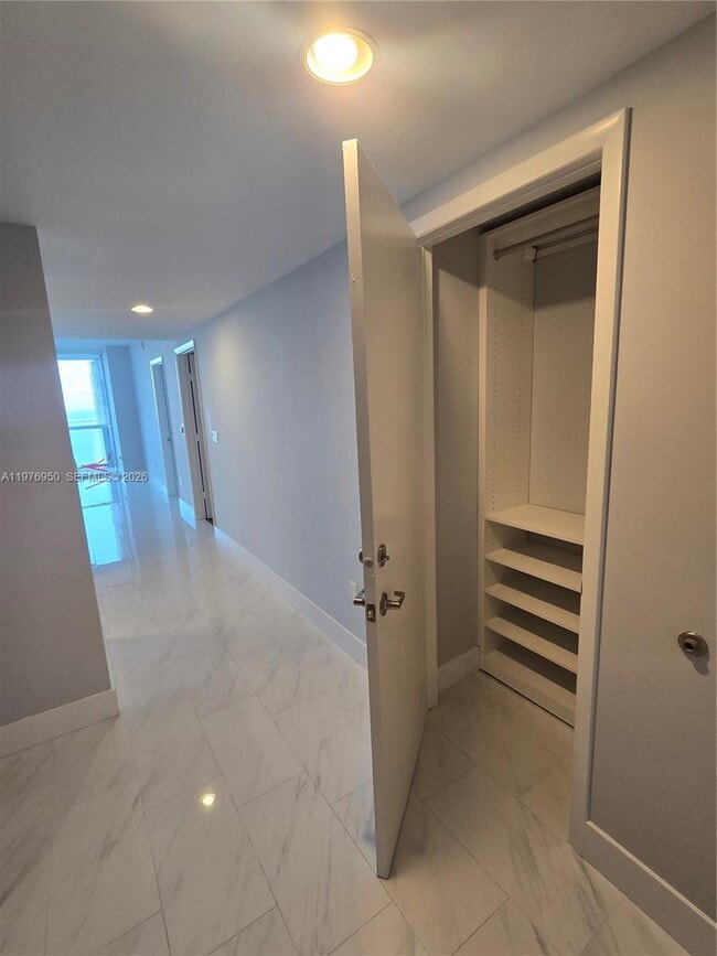 Building Photo - 475 Brickell Ave