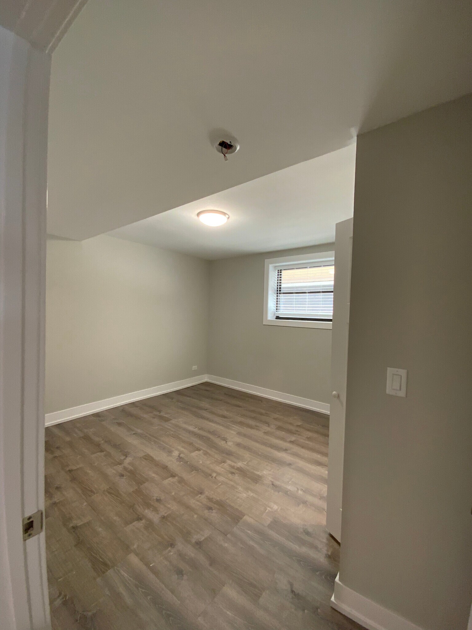 Building Photo - 1143 Maple Ave