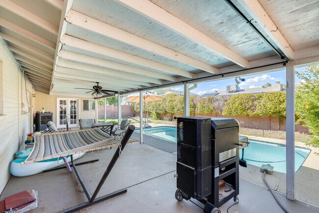 Building Photo - 5352 W Port Au Prince Ln