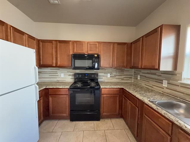 Building Photo - 704 E College St