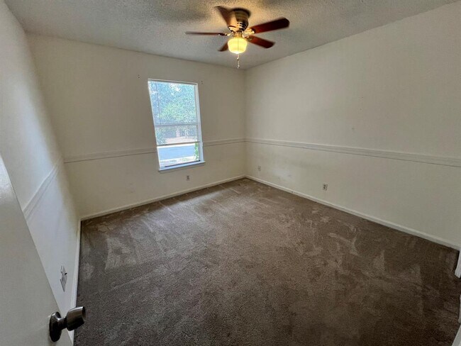 Building Photo - 3303 Galesburg Dr