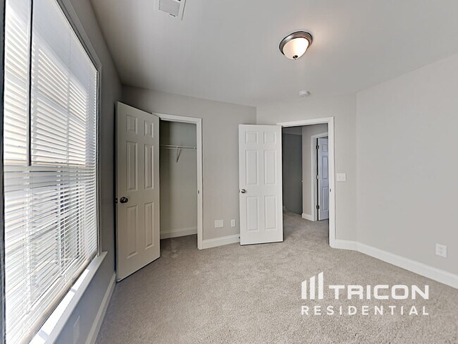 Building Photo - 2433 Terra Dr