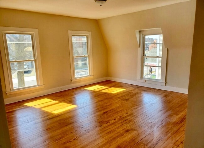 Building Photo - Newly Remodeled City 3-Bedroom Single Family Home