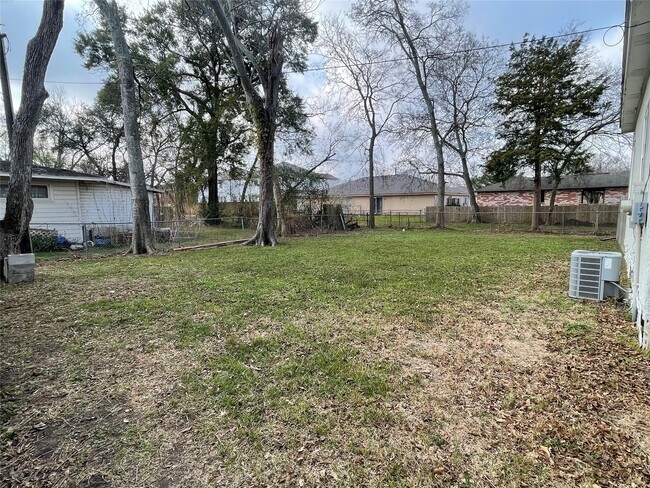 Building Photo - 2508 S Texas Ave