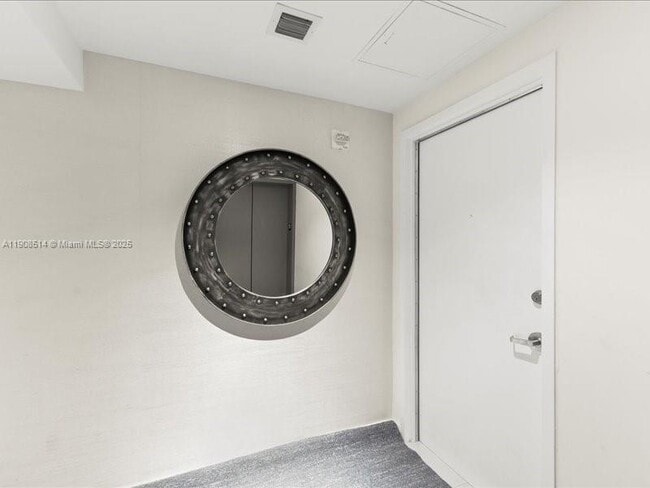 Building Photo - 460 NE 28th St