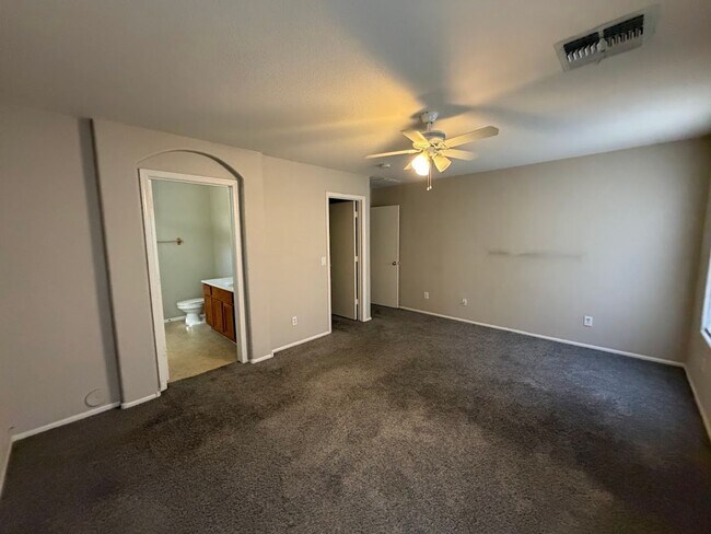 Building Photo - Beautiful 4 Bedroom Home for Rent in Goodyear!