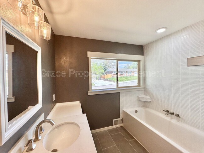 Building Photo - 4104 W Eldorado Pl