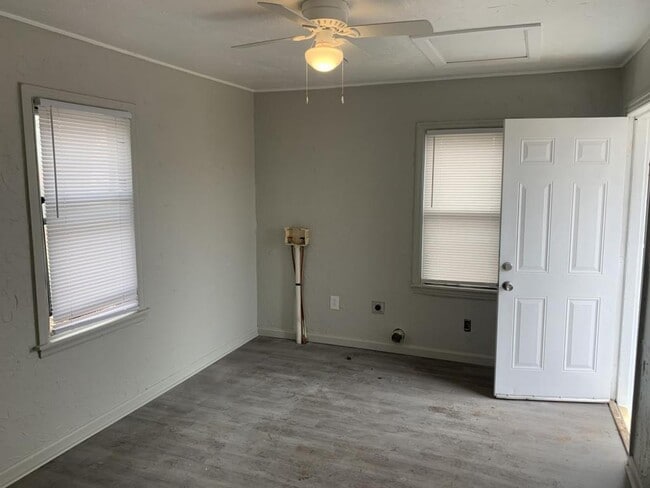 Building Photo - 1600 E Madison St