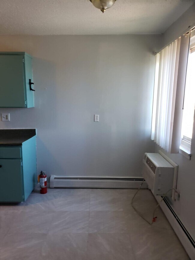 Building Photo - 19615 Allen Rd