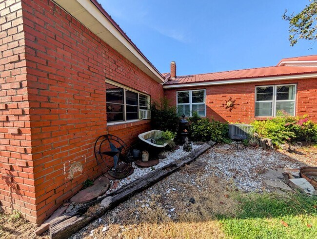 Building Photo - 6400 Gibson Ln