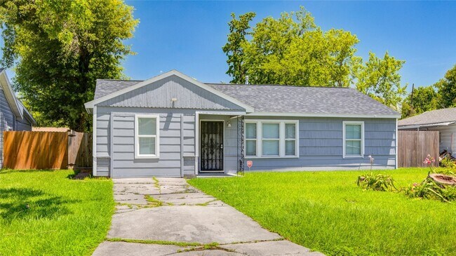 Building Photo - 8921 Oak Knoll Ln