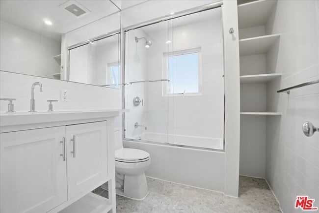 Building Photo - 2317 Veteran Ave