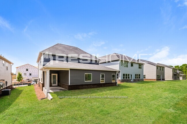 Building Photo - 10 Rockaway Dr N