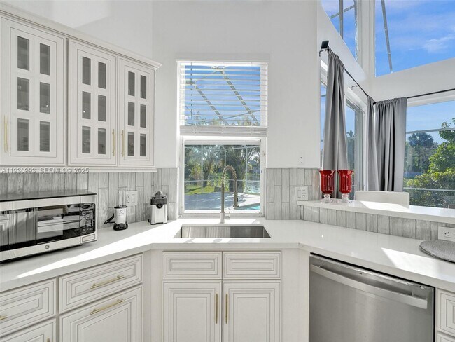 Building Photo - 4310 NW 63rd Ave