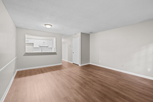 Building Photo - 646 Valley Crest Dr