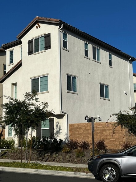 Building Photo - 27717 Stonehurst Ln