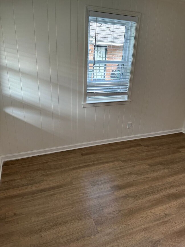 Building Photo - Charming 2BR Duplex in Memphis