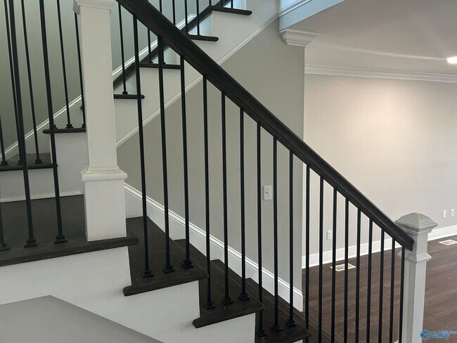 Building Photo - 2012 Fairway Hills Dr