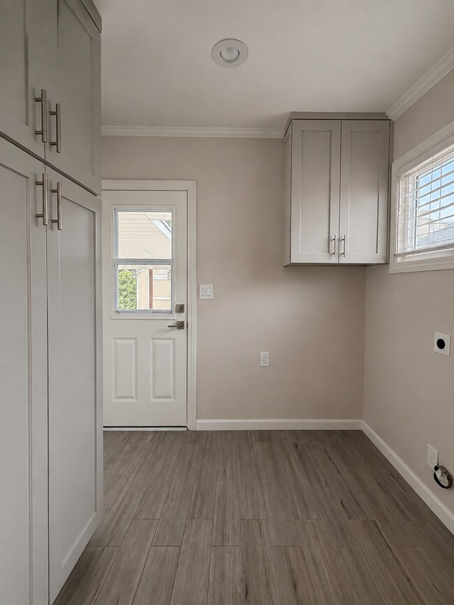 Building Photo - East Long Beach 3 bedroom 2 bath w/ bonus room