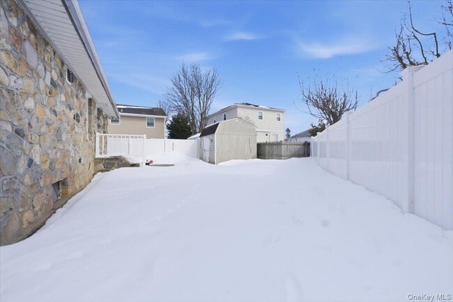 Building Photo - 801 Main St