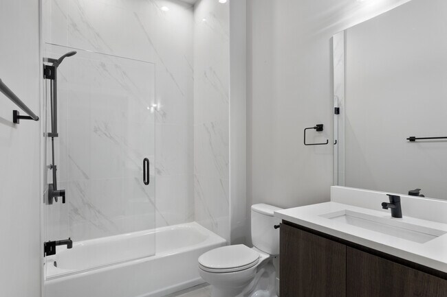 Building Photo - 2505 W Farragut Ave