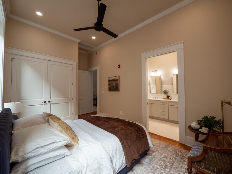 Building Photo - 121 N Main St