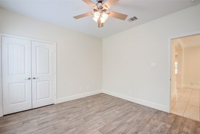 Building Photo - 10572 Twin Oak Dr