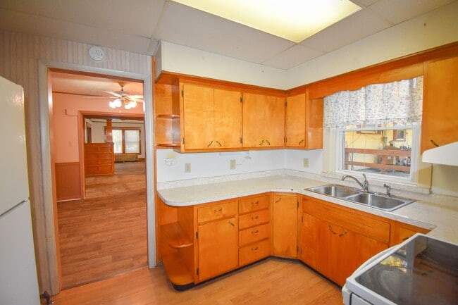 Building Photo - Large Home in Loganton with 1 Car Garage!