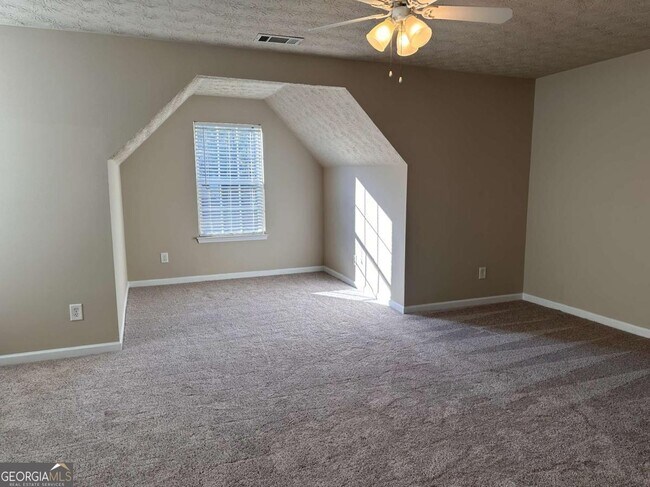 Building Photo - 305 Hulan Way