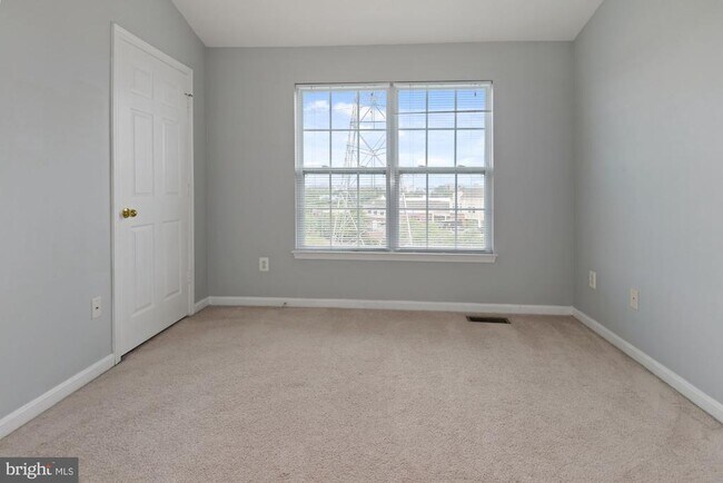 Building Photo - 2480 Angeline Dr
