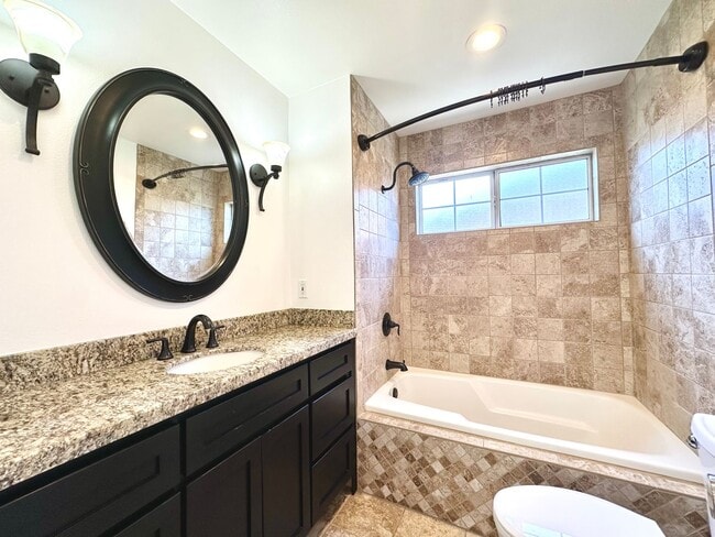 Building Photo - Beautifully Renovated 3B/2BA Home in La Ha...