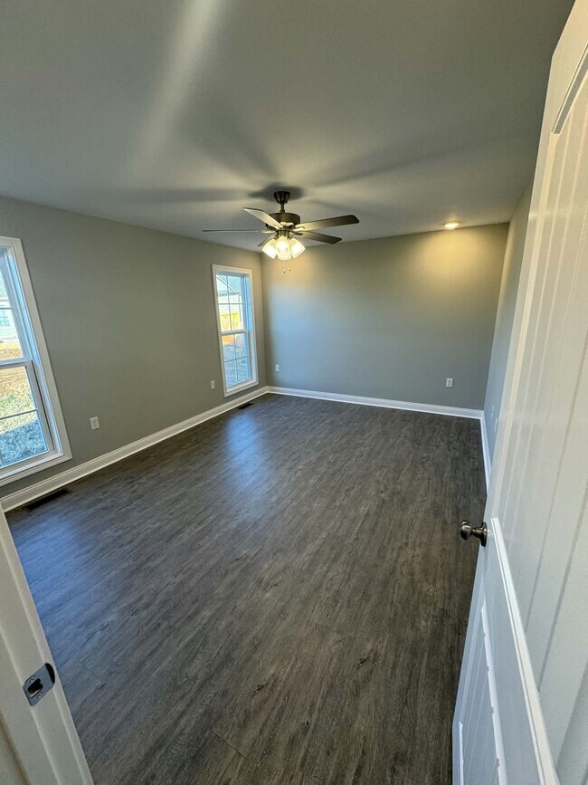 Building Photo - 3234 Cloverfield Ct