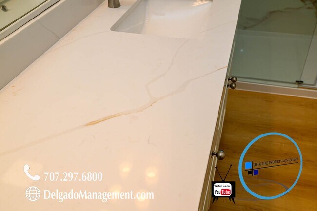 Building Photo - Completely remodeled Glen Cove 5 bed home