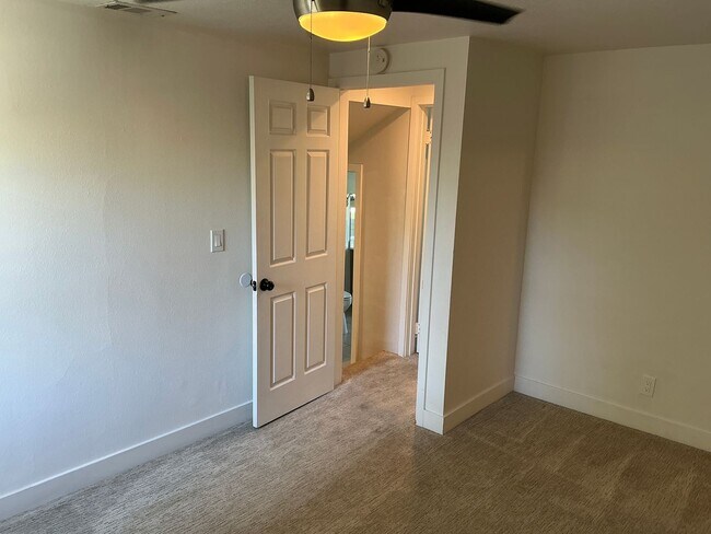 Building Photo - Beautiful 4 Bedroom 2 Bath Home in Old Tow...