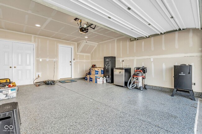 Building Photo - 315 Steeples Blvd